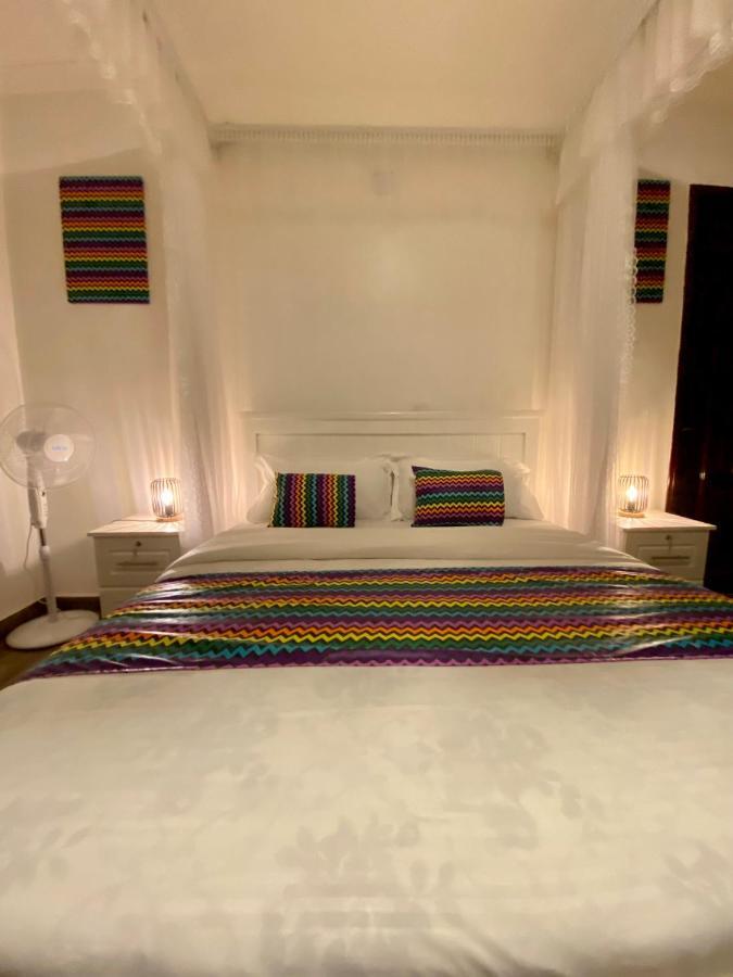 Hotel Nimaro Courts Entebbe Esterno foto