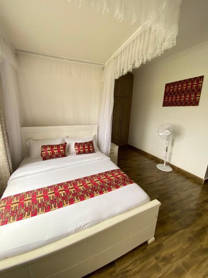 Hotel Nimaro Courts Entebbe Esterno foto