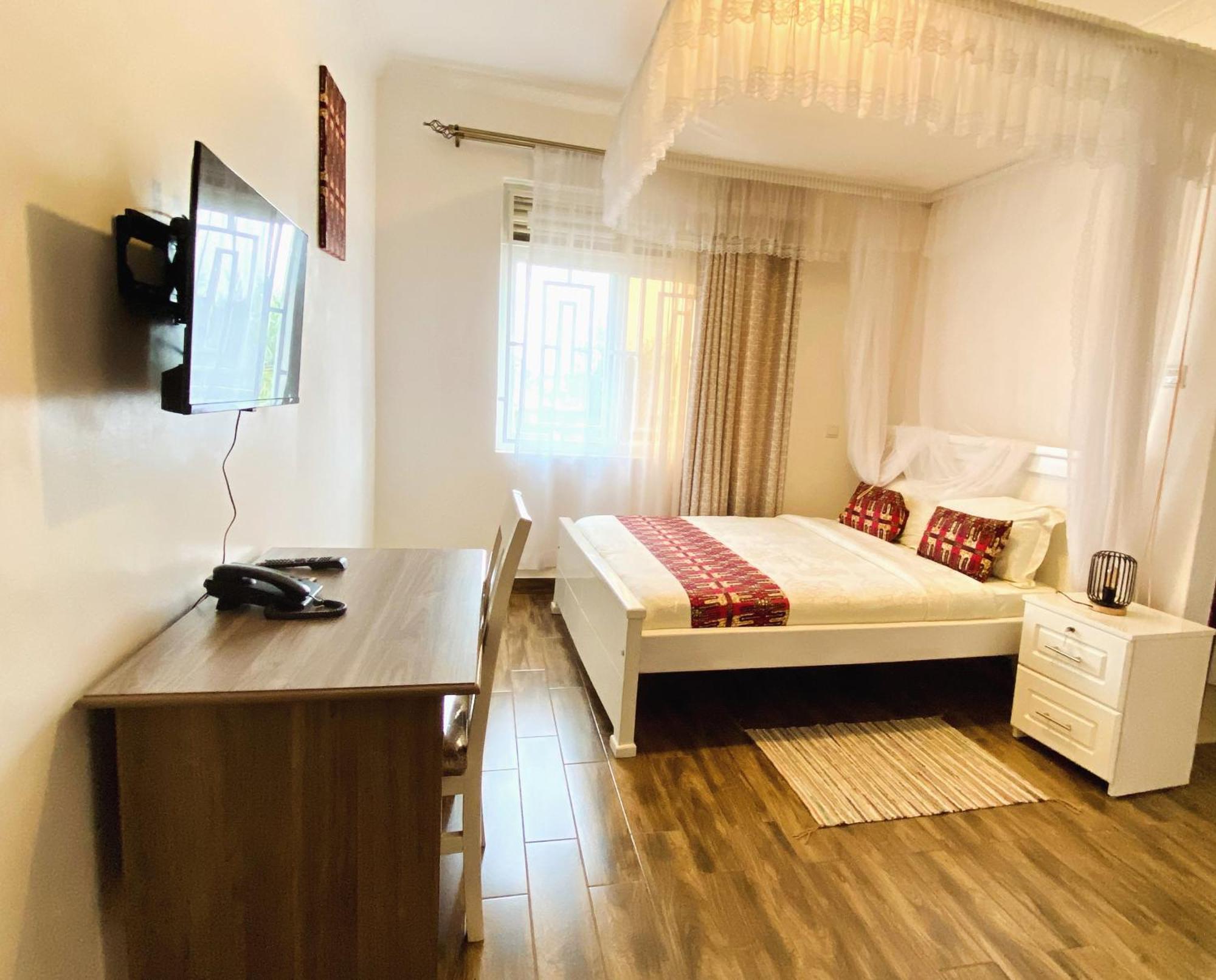 Hotel Nimaro Courts Entebbe Esterno foto