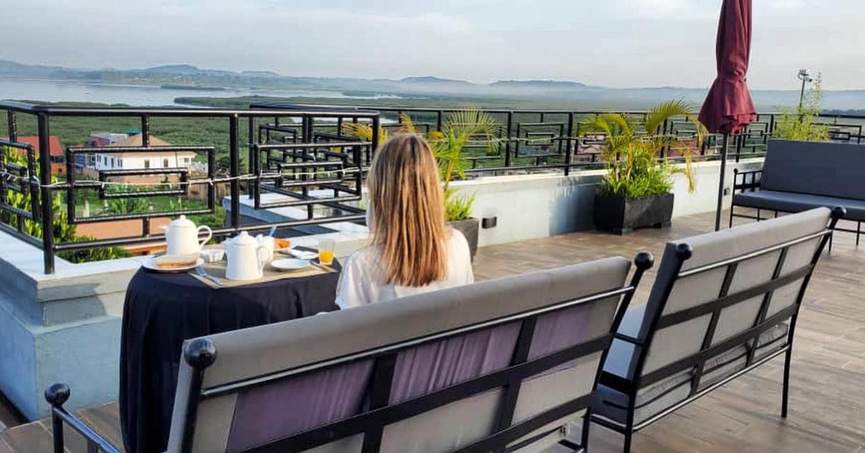 Hotel Nimaro Courts Entebbe Esterno foto
