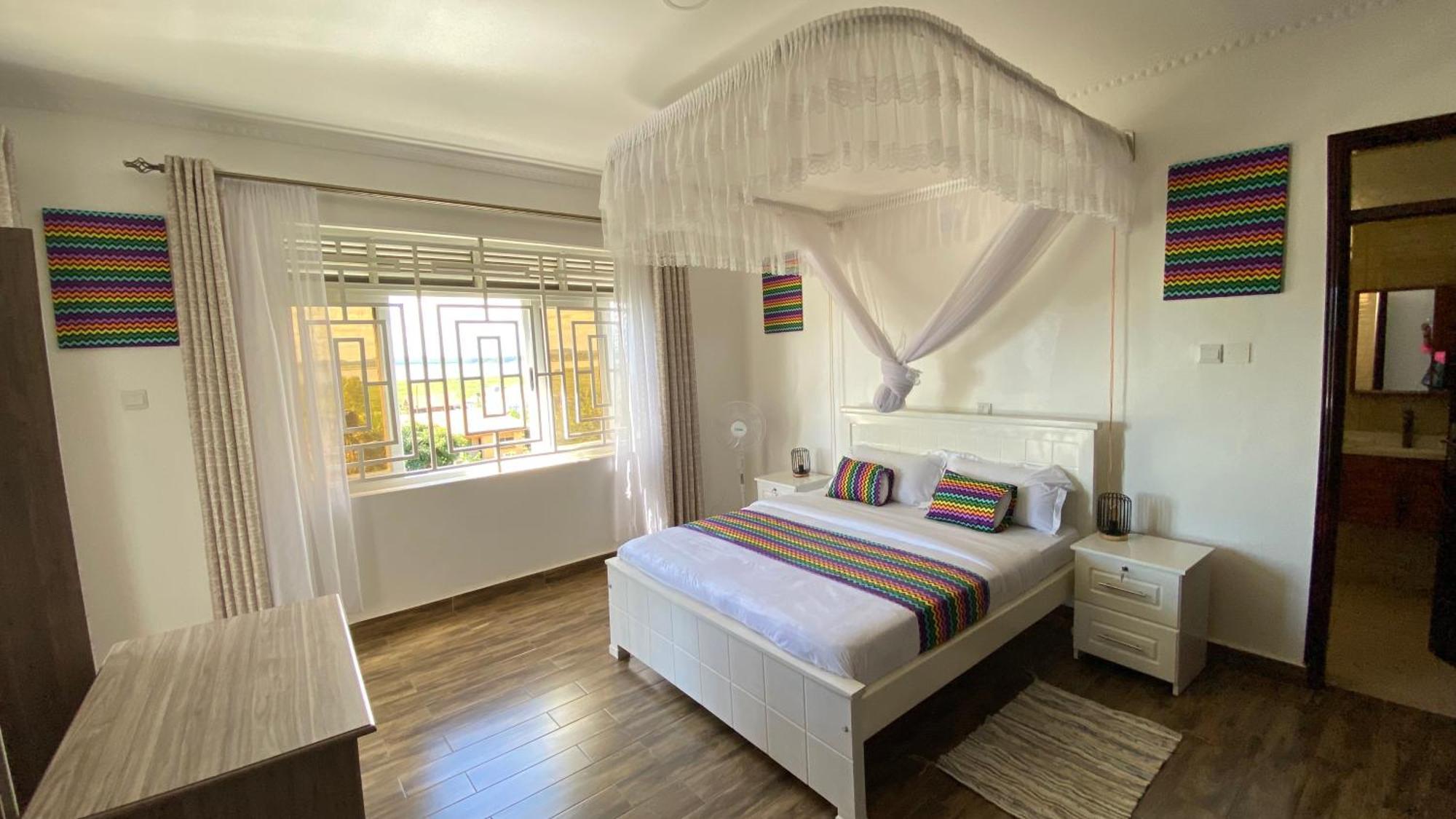 Hotel Nimaro Courts Entebbe Esterno foto