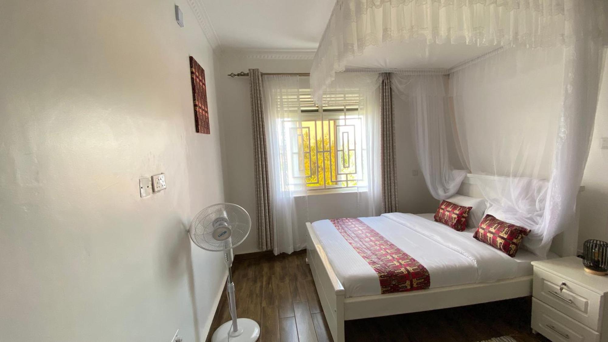 Hotel Nimaro Courts Entebbe Esterno foto