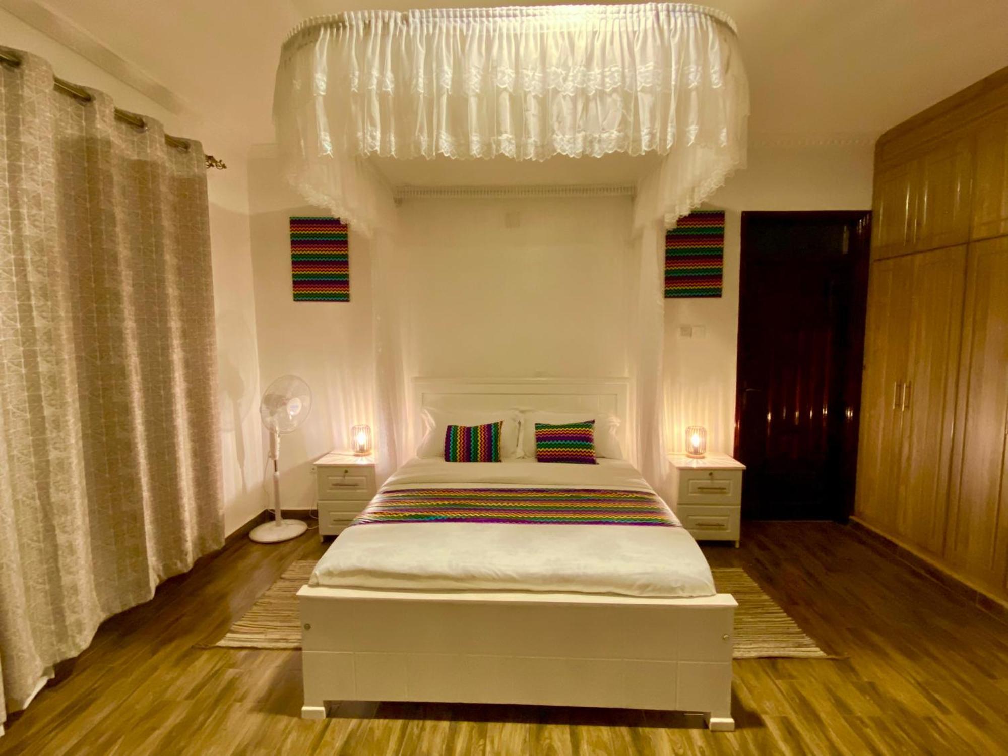 Hotel Nimaro Courts Entebbe Esterno foto
